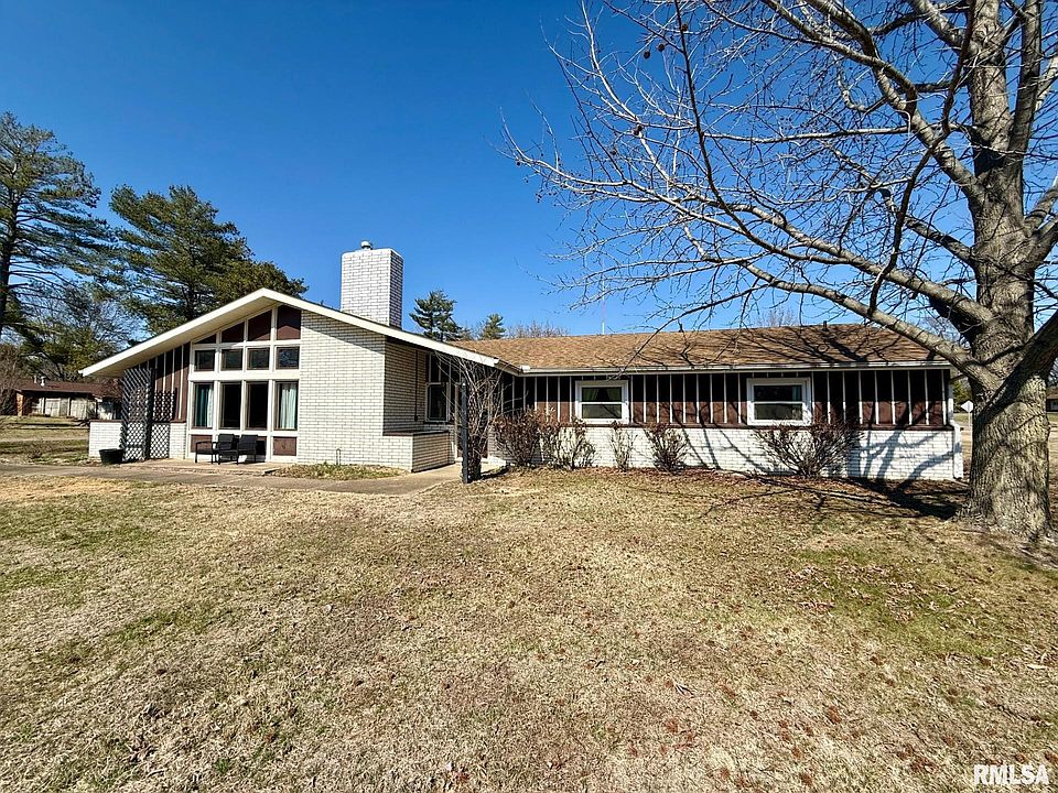 1st image of 2 Pinewood Dr
