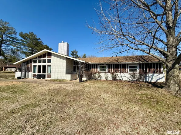 2 Pinewood Dr, Carbondale, IL 62901