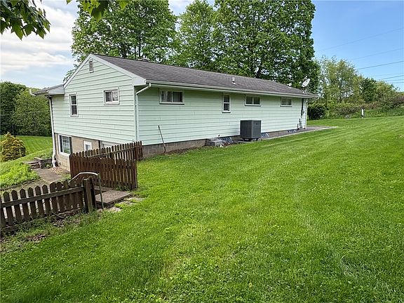 3rd image of 122 Briar Hill Rd