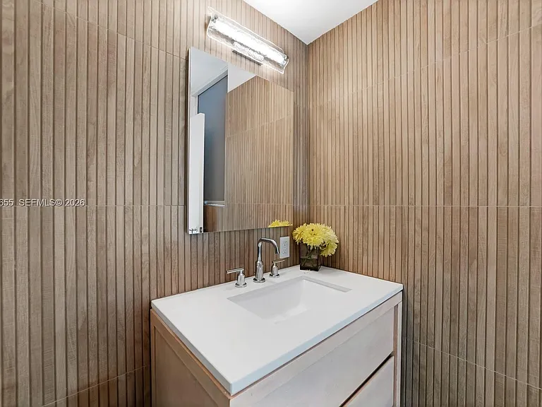5801 Collins Ave #1200 — Photo 51
