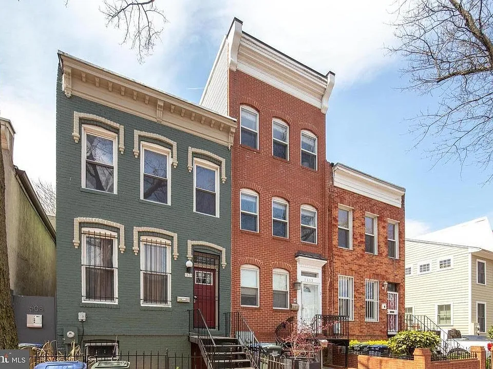 Upper unit spans top two floors of center Shaw row home.