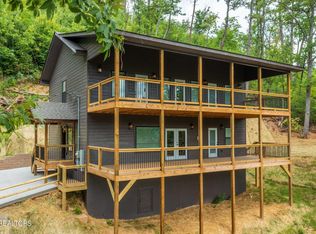 318 Greystone Heights Rd, Gatlinburg, TN 37738