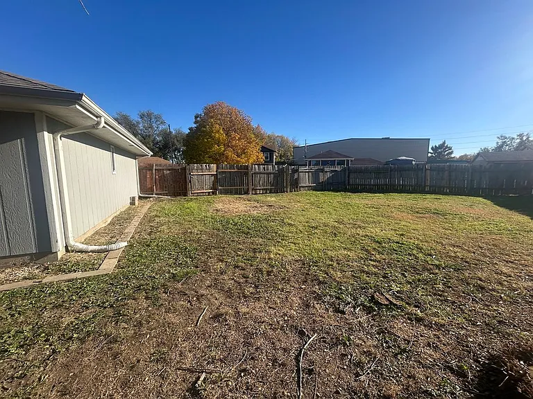 1320 Parkside Dr — Photo 31