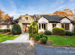 106 Woodglen Ct, Flat Rock, NC 28731