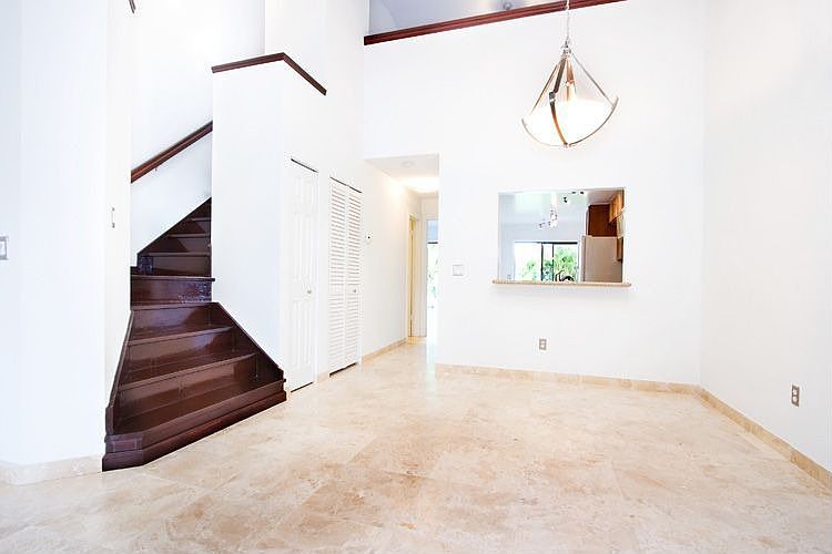 TRAVERTINE FLOORS