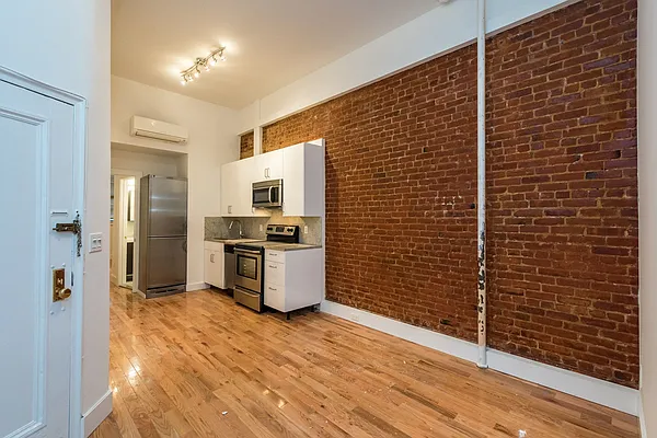 Rented by Nooklyn NYC LLC | media 37