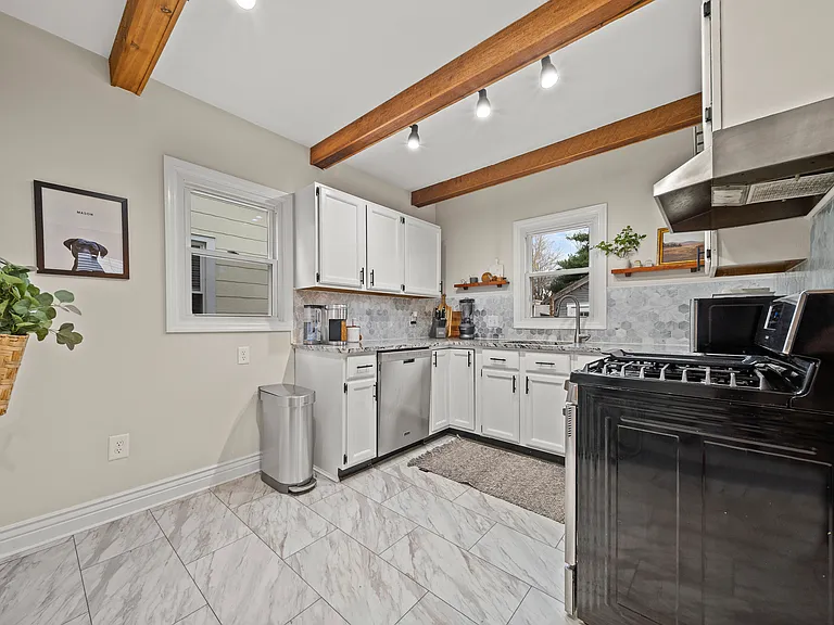 2844 Minot Ave — Photo 10