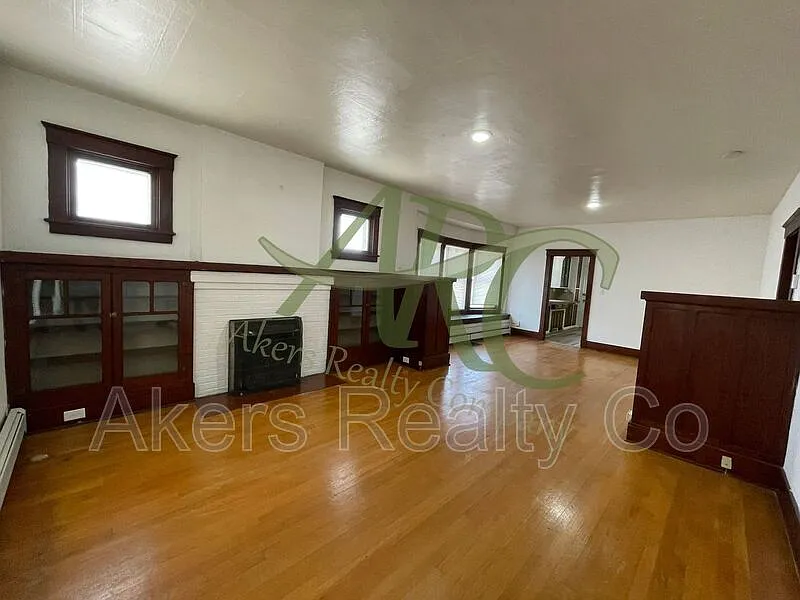 3 bed, 1.0 bath, 1464 sqft, $1,300 — Photo 3