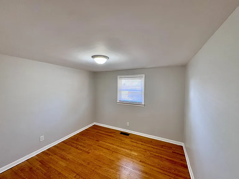 207 Beecher St — Photo 8