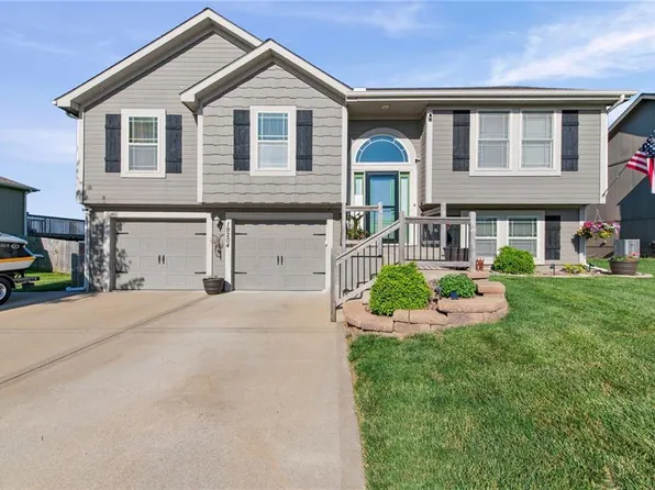 19204 Corbyn Ln, Smithville, MO 64089