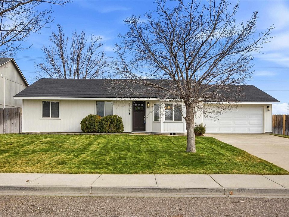 1st image of 2702 Iris St