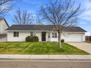 2702 Iris St, West Richland, WA
