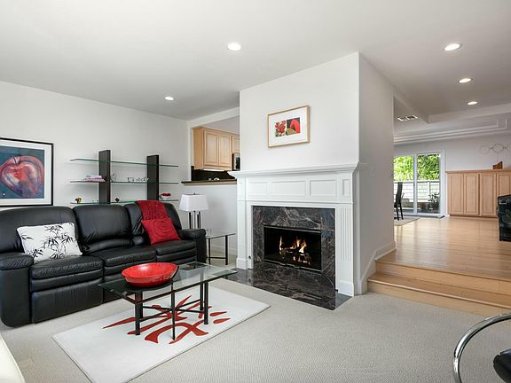 3rd image of 2568 Banner Ave