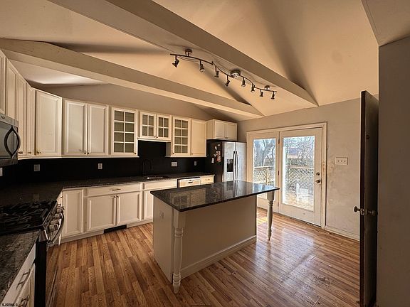 5th image of 502 Shore Rd