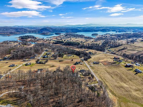 3rd image of 133 Rolling Hls