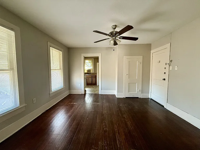3100 Avenue G — Photo 4