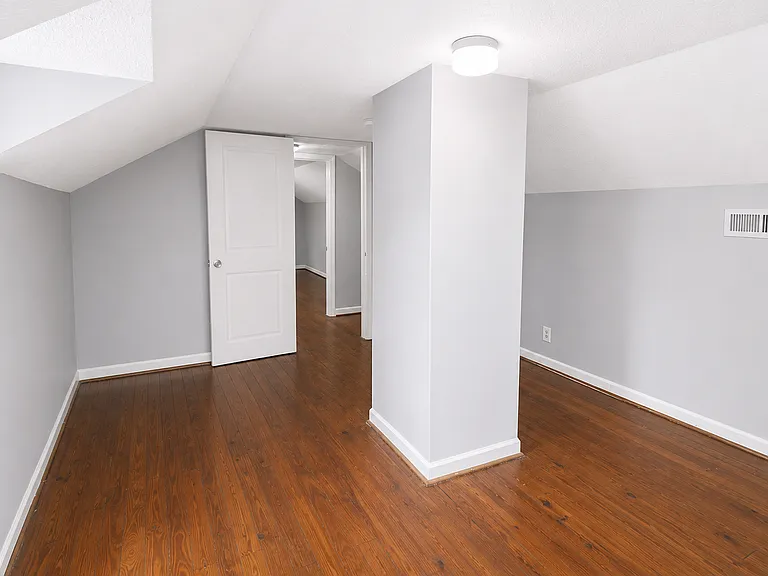 501 Franklin Blvd — Photo 26