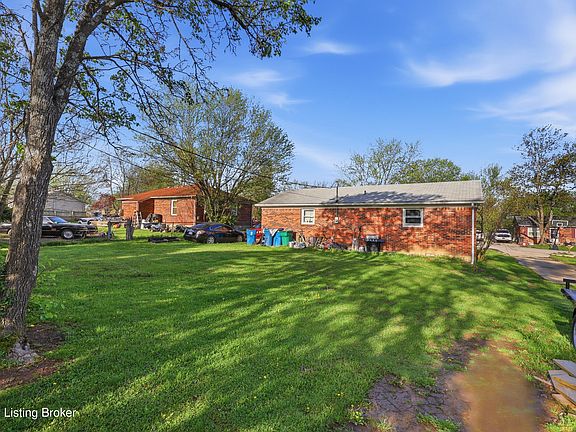 2nd image of 67 Arbor Green Ln
