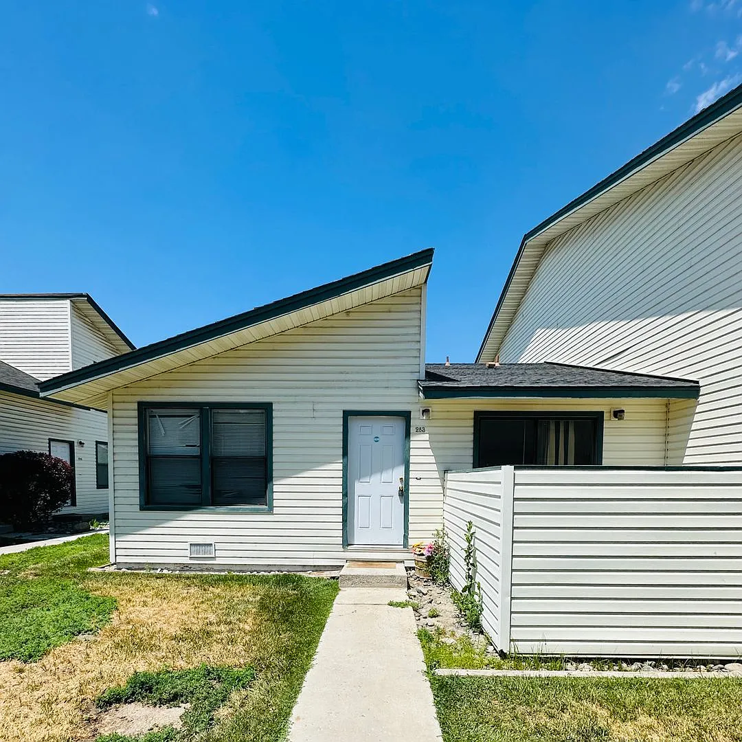 Fallon 4 Plex — Photo 1