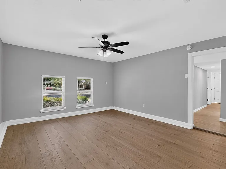 1004 Cross Bend Rd — Photo 5