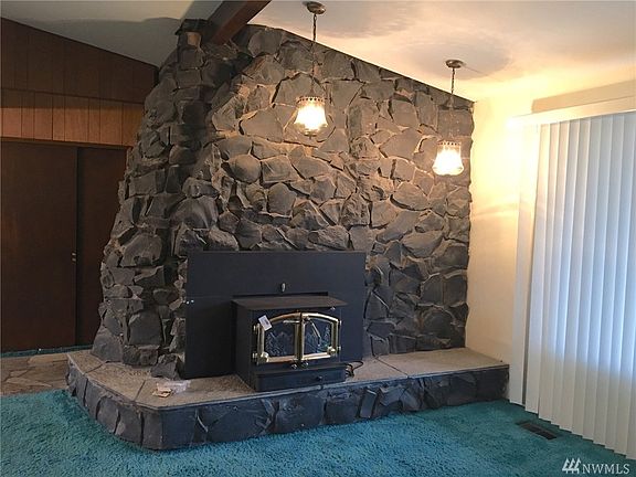 2nd image of 817 S Meadowlark Ln
