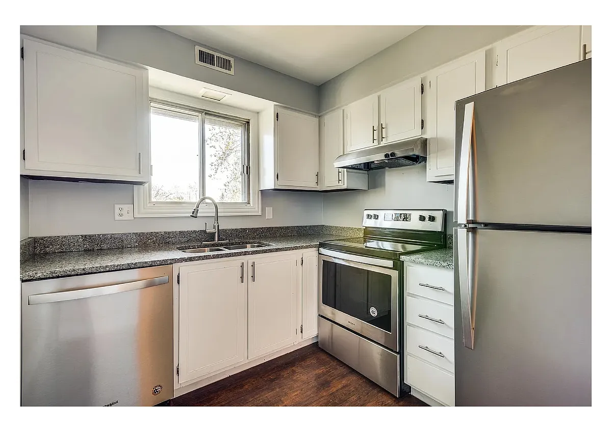 Building Photo - 5219 James Ln #1611