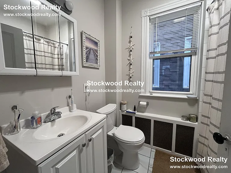 274 E Cottage St #1 — Photo 6