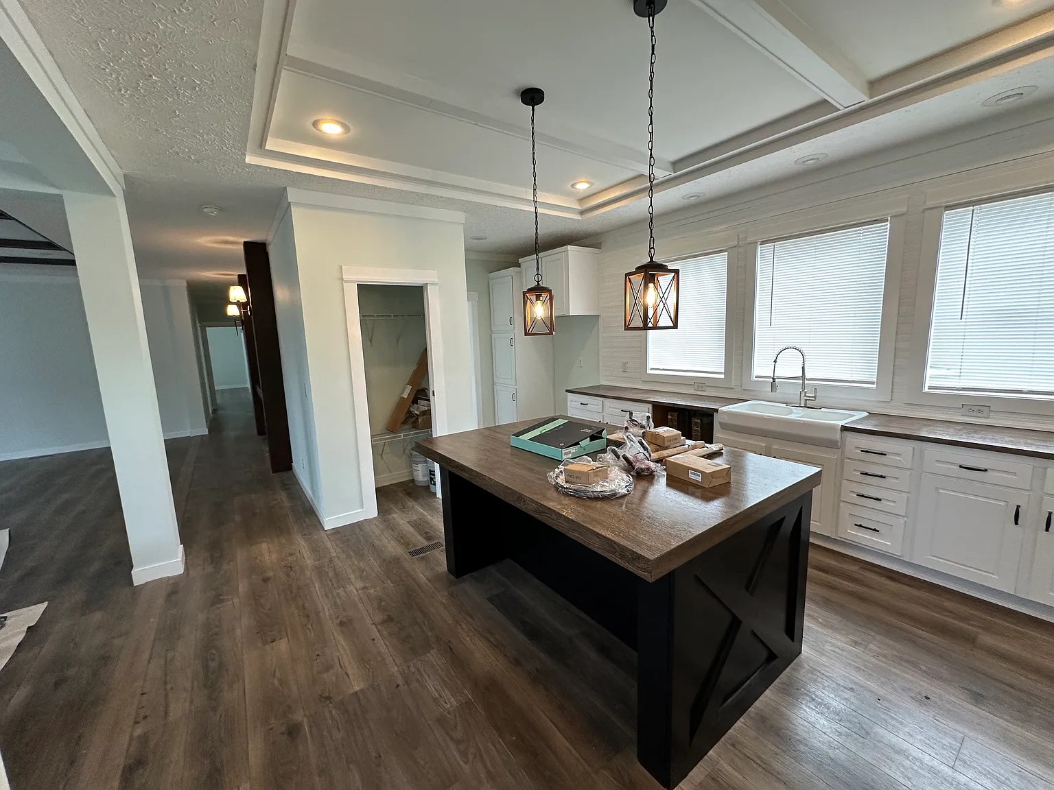 3 bed, 2400 sqft, $2,500 — Photo 2