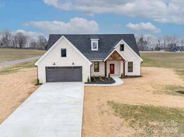 1004 Harrogate Dr, Bessemer City, NC 28016