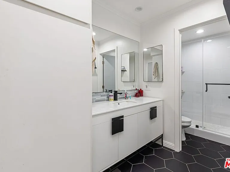 12801 Moorpark St #206 — Photo 15