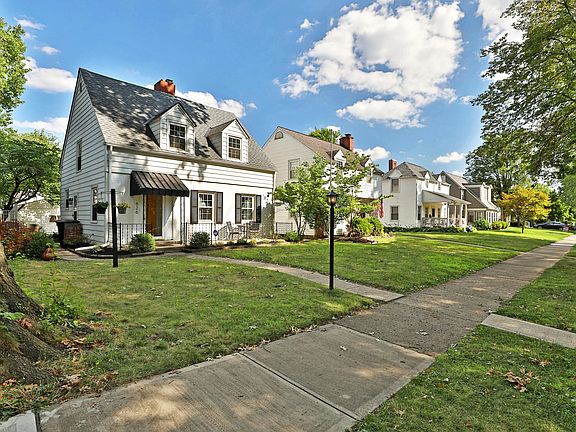 2nd image of 826 S Roosevelt Ave
