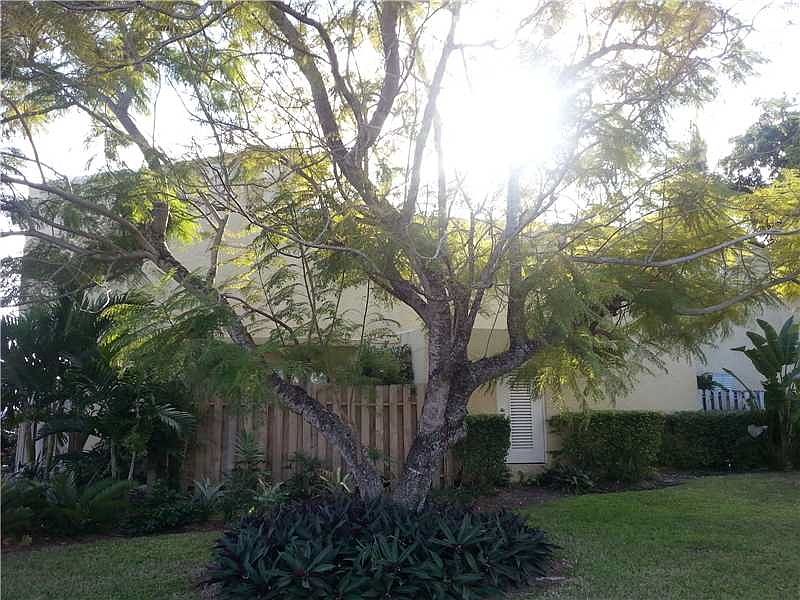 1st image of 9043 Park Dr