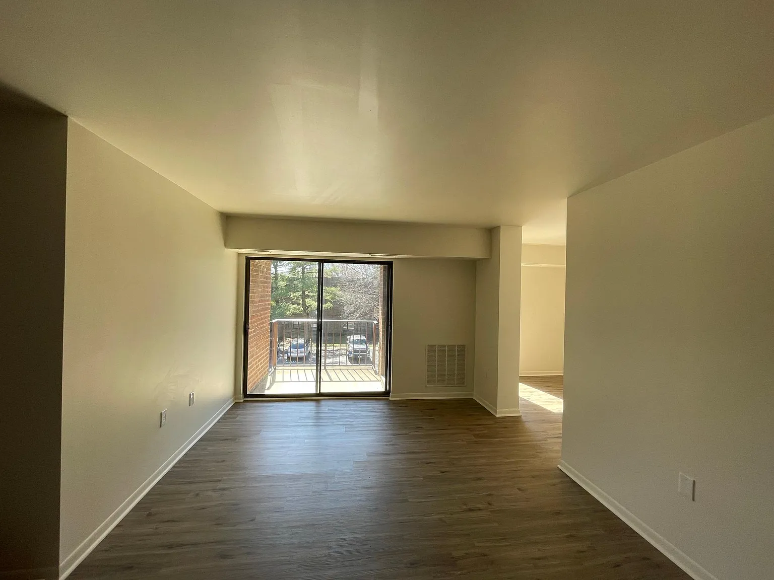2 bed, 1391 sqft, $2,400 — Photo 4