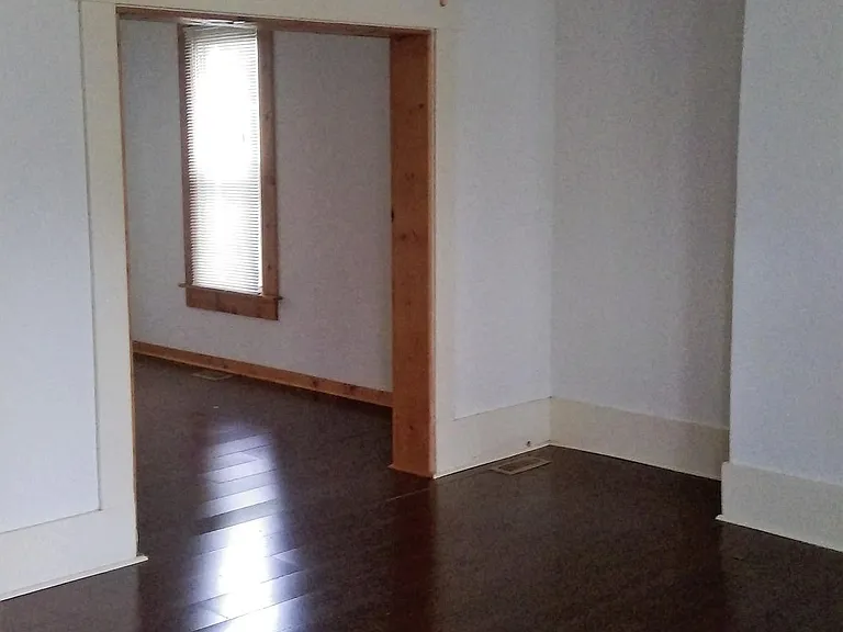 Livingroom w/entry to Diningroom