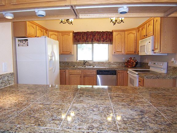 Gorgeous Kitchen + Sit-up Bar
