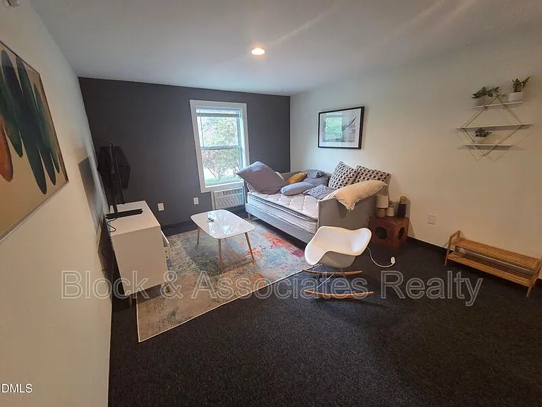 5104 Hollyridge Dr #207 — Photo 4