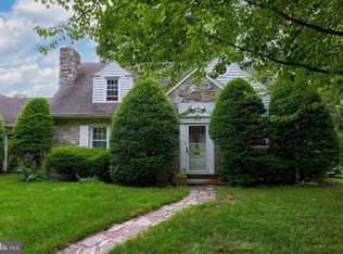 212 S 10th St, Akron, PA 17501