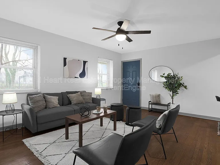 1963 W Broad St #8 — Photo 10