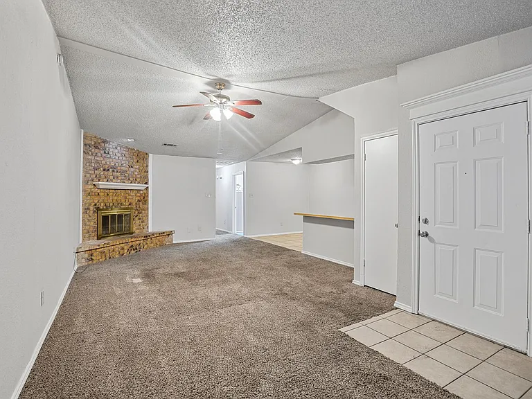 135 Prairie Creek Cir — Photo 4