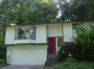 825 NE Rimrock Dr, Bremerton, WA 98311