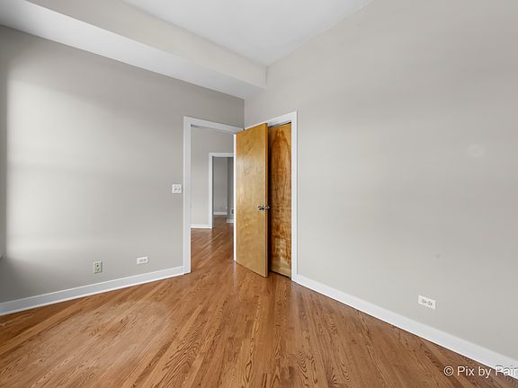 3rd image of 1624 W Fullerton Ave #3