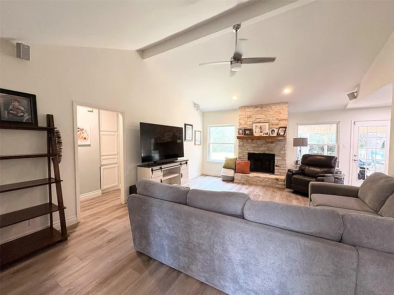 1404 Cedar Park Dr — Photo 8