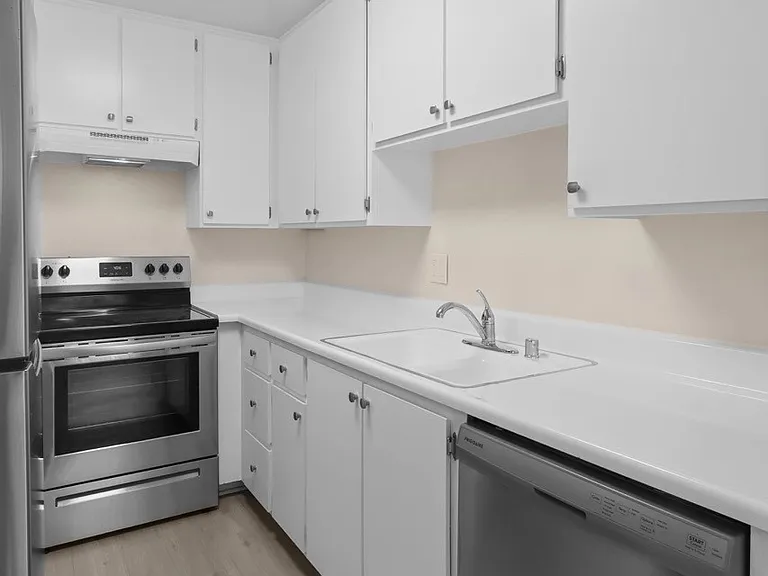 11677-11683 Goshen Ave. Los Angeles CA 90049 — Photo 22