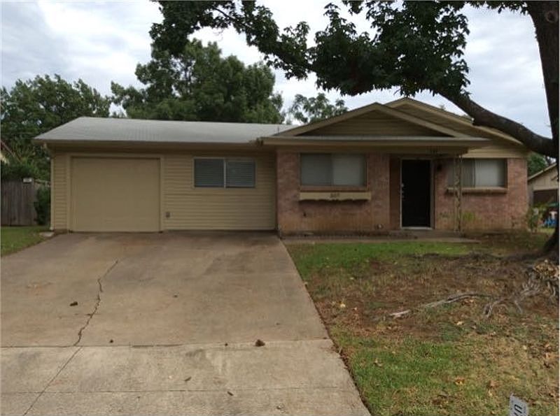 1st image of 507 Oakwood Dr