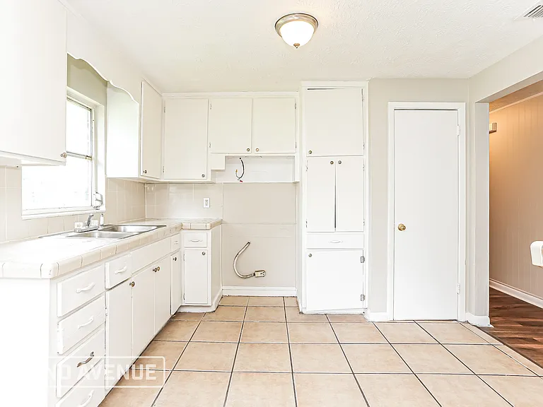5442 Foxboro Rd — Photo 4