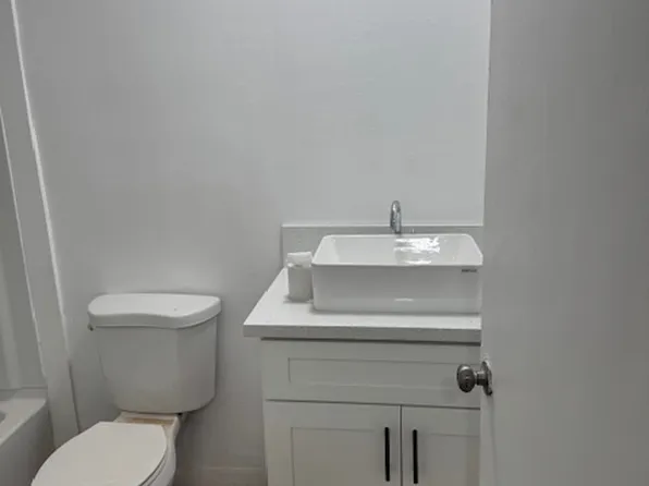 210 S Coronado St #2, Los Angeles, CA 90057