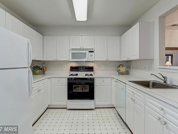 3rd image of 44084 Natalie Ter Unit 101