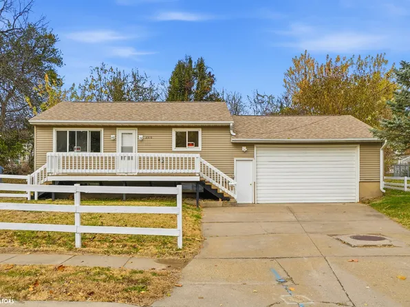 2310 Flint Hills Dr, Burlington, IA 52601