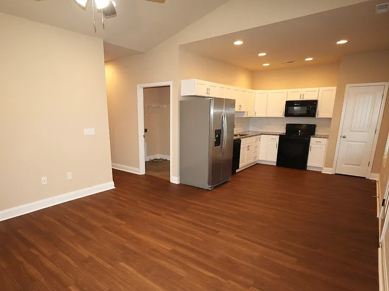 155 Peachtree Ln #155 — Photo 2