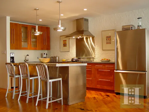 104 Charlton Street image 1 of 7